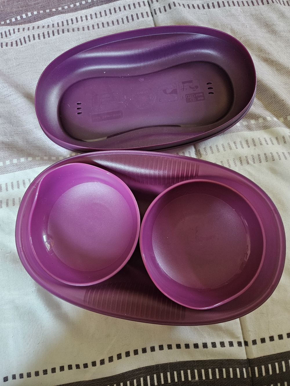 Tupperware Purple Plastic Microwave Dish For Eggs, Corn And Other Things.